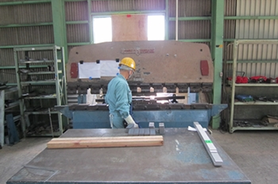 AMADA RG-80 プレスブレーキ
